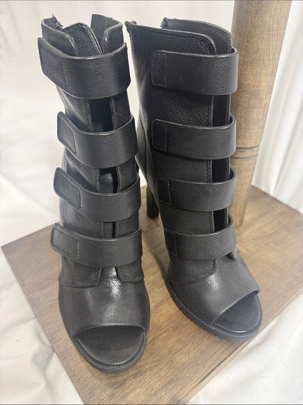 DKNY booties with velcro straps - Picture 3 of 9